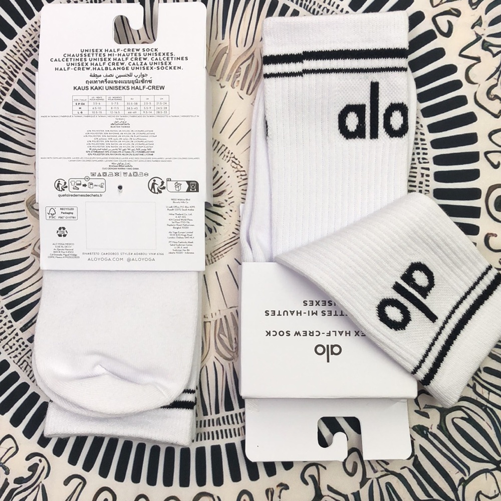 NEW - Hot Alo Yoga Retro Socks 2 Pairs - Picture 2 of 4